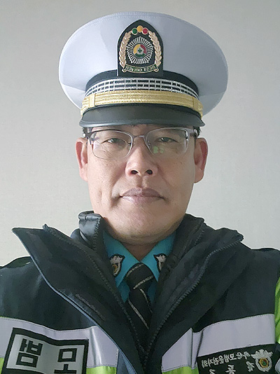 김동조